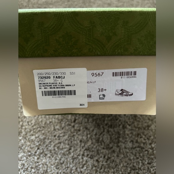 Women’s Gucci Sneakers - Picture 8 of 9